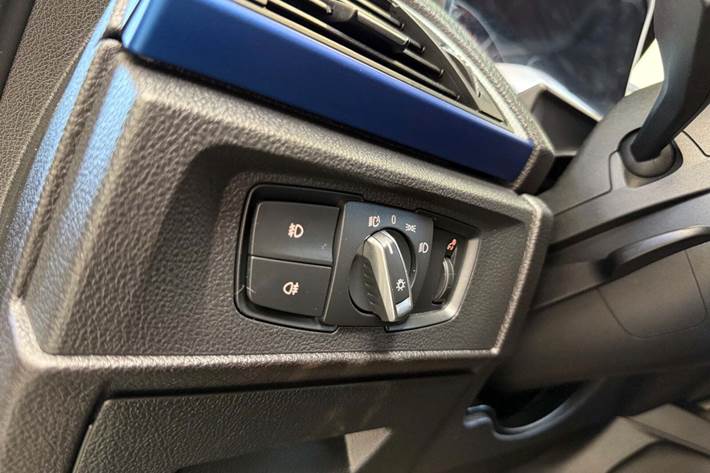 Grå BMW 120d fra 2017