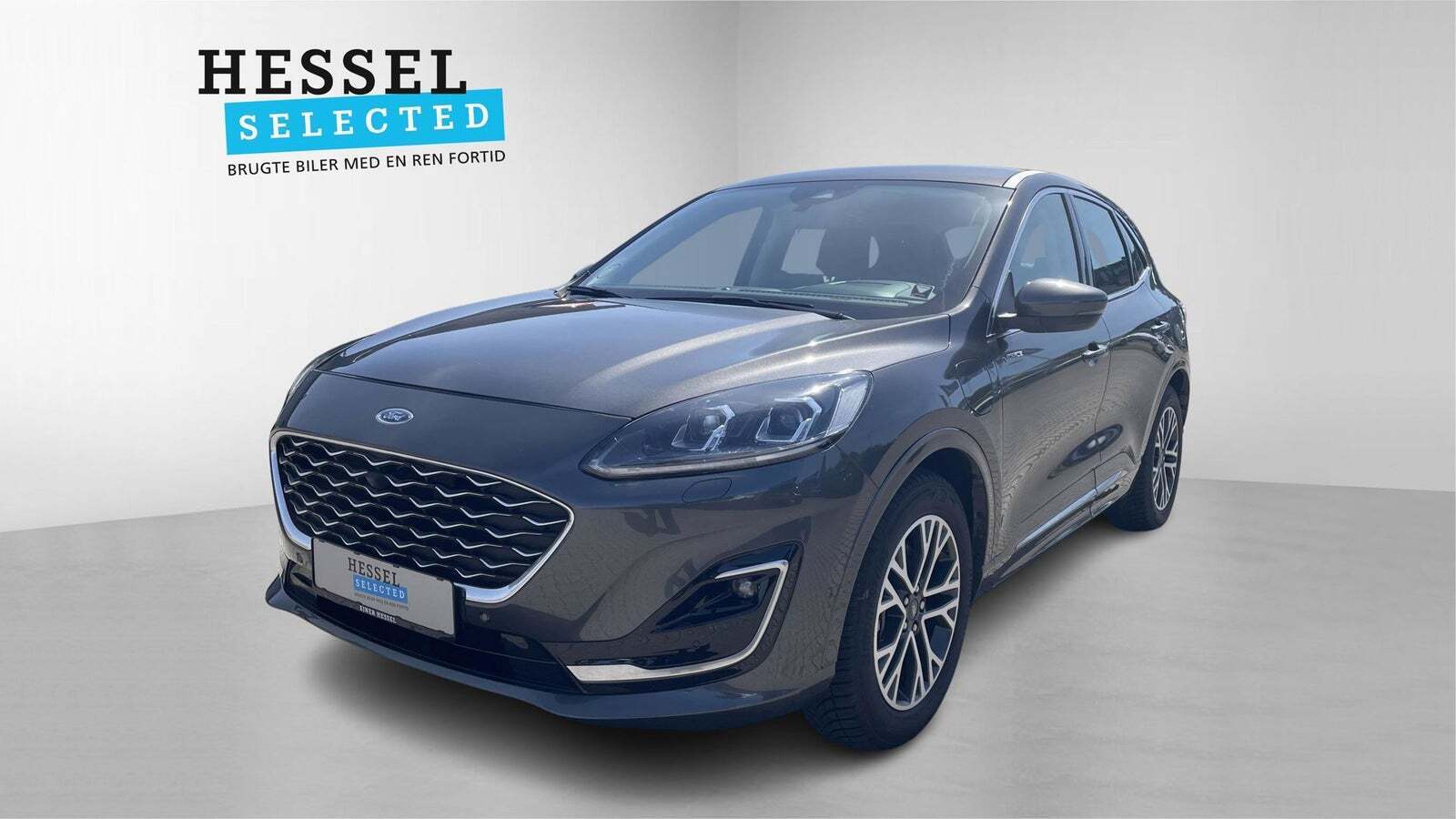 Grå Ford Kuga fra 2020 set udefra