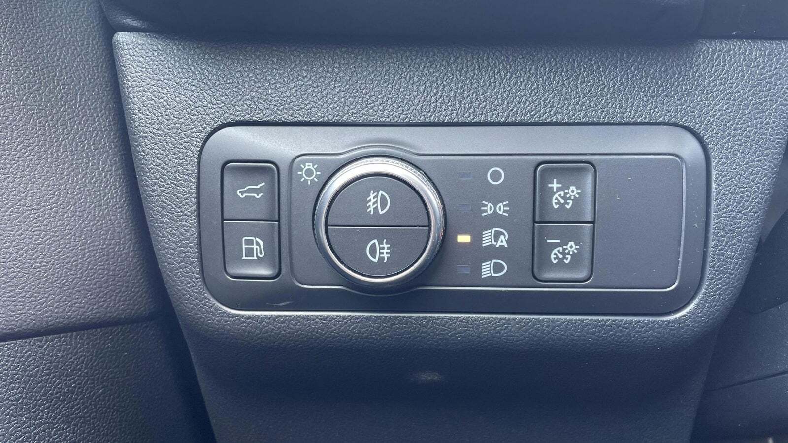 Grå Ford Kuga fra 2020