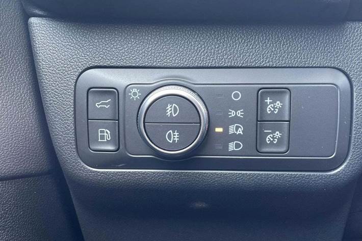 Grå Ford Kuga fra 2020