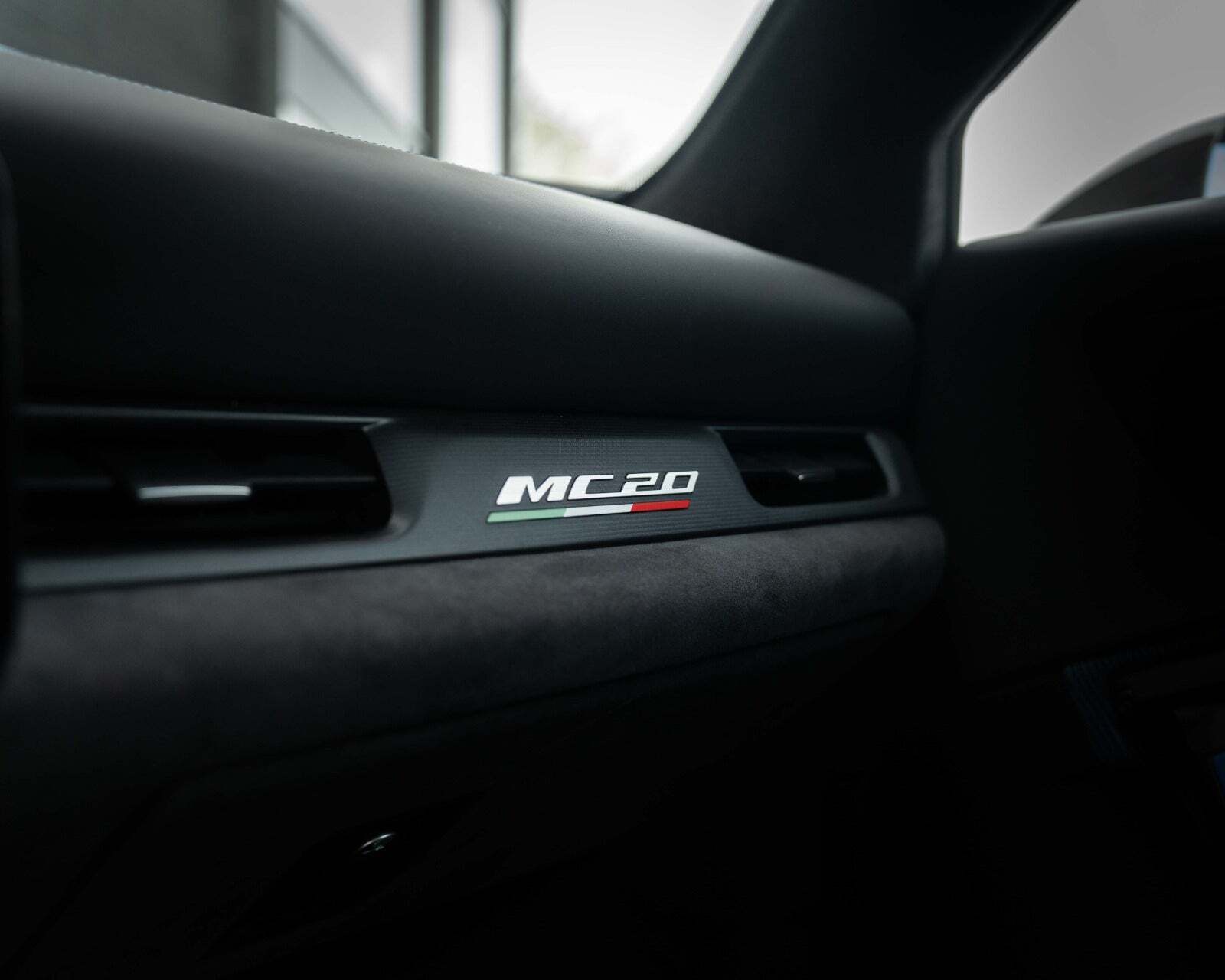 Grå Maserati MC20 fra 2022