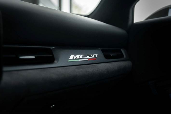 Grå Maserati MC20 fra 2022