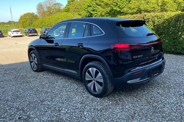 Sort Mercedes EQA250+ fra 2024