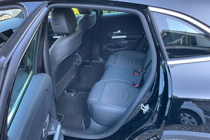 Sort Mercedes EQA250+ fra 2024