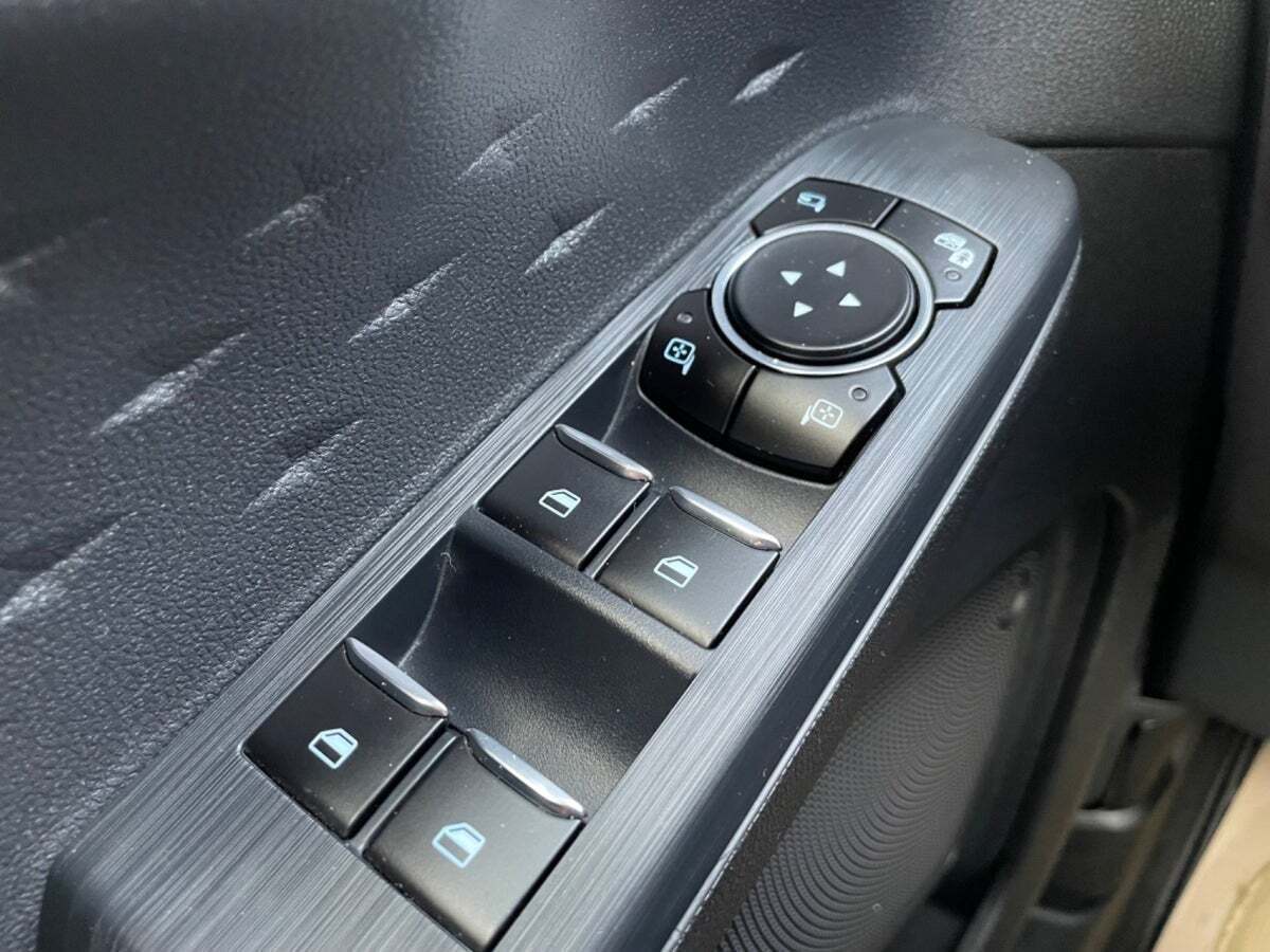 Blå Ford Kuga fra 2020