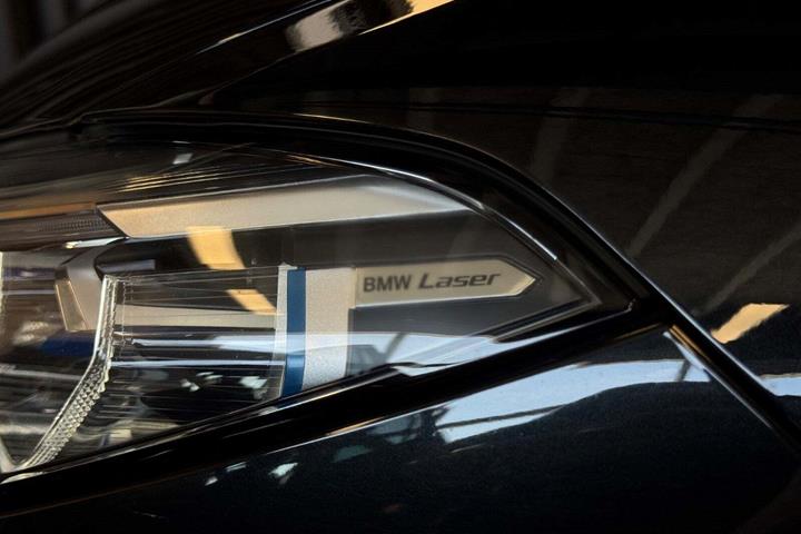 Sort BMW 840d fra 2019 set udefra