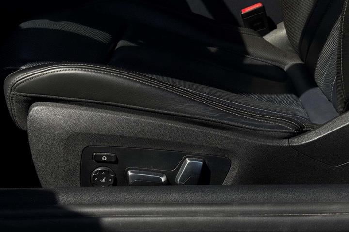 Sort BMW 840d fra 2019 set indefra
