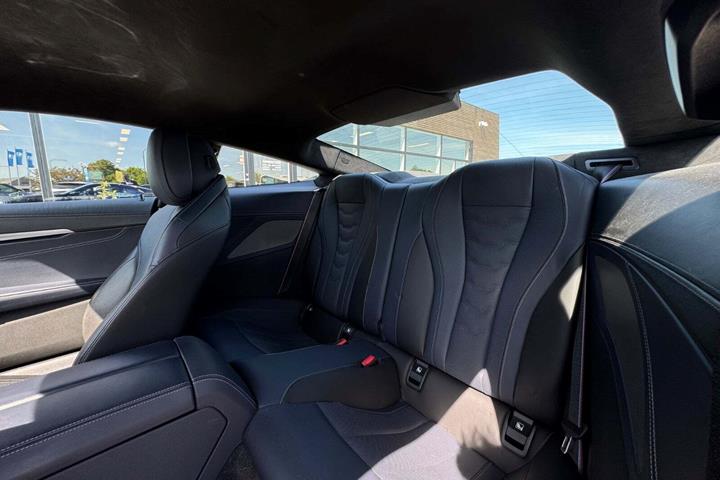 Sort BMW 840d fra 2019 set indefra