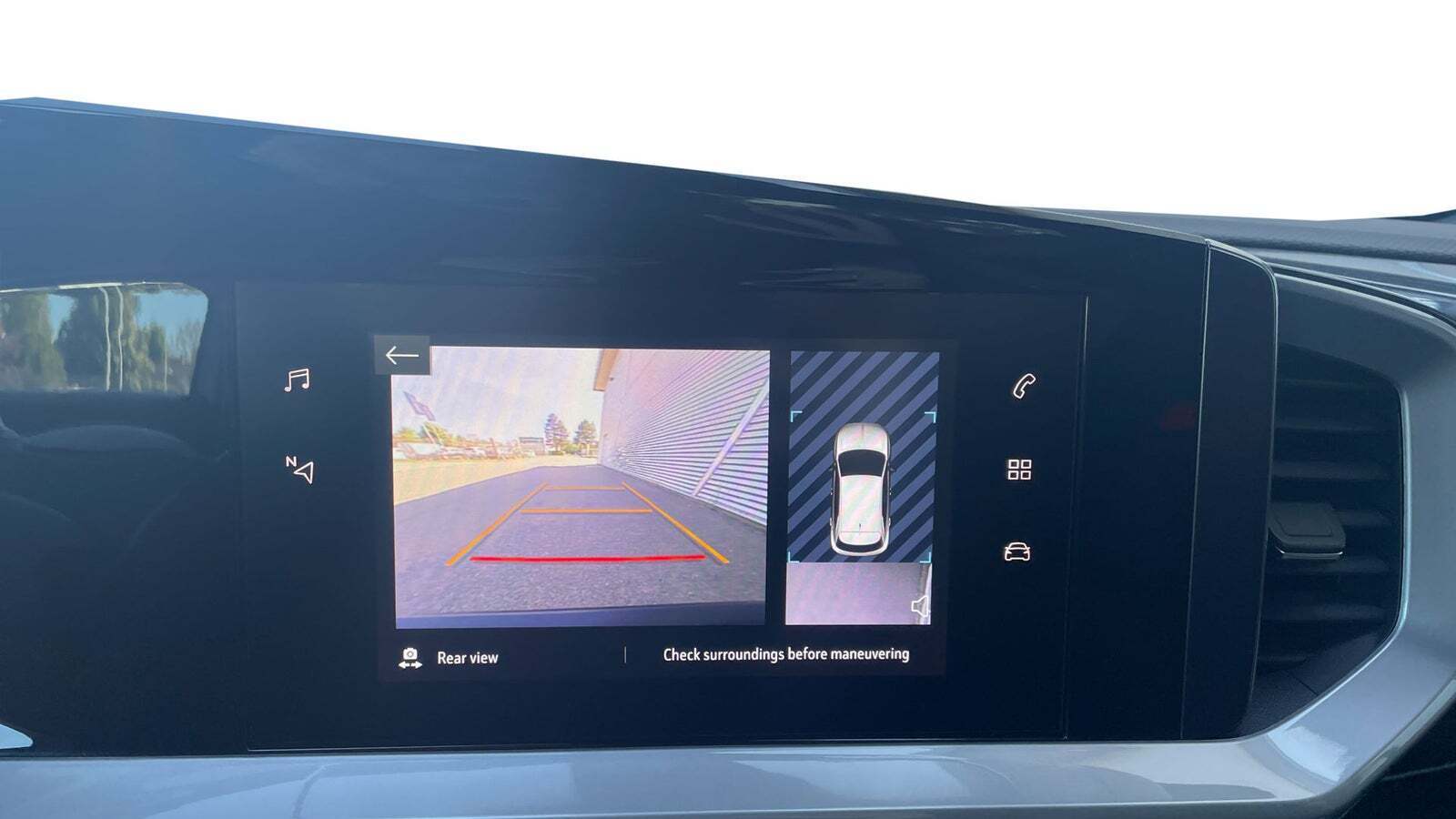 Grå Opel Mokka-e fra 2023