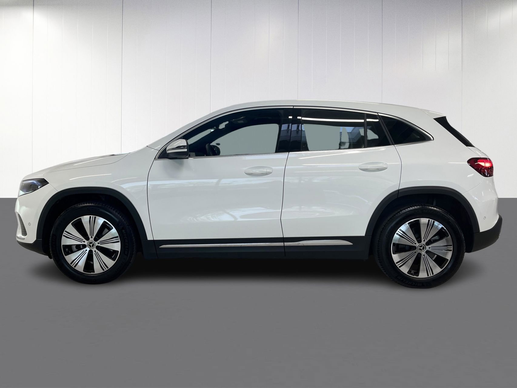 Hvid Mercedes EQA 250+ fra 2024