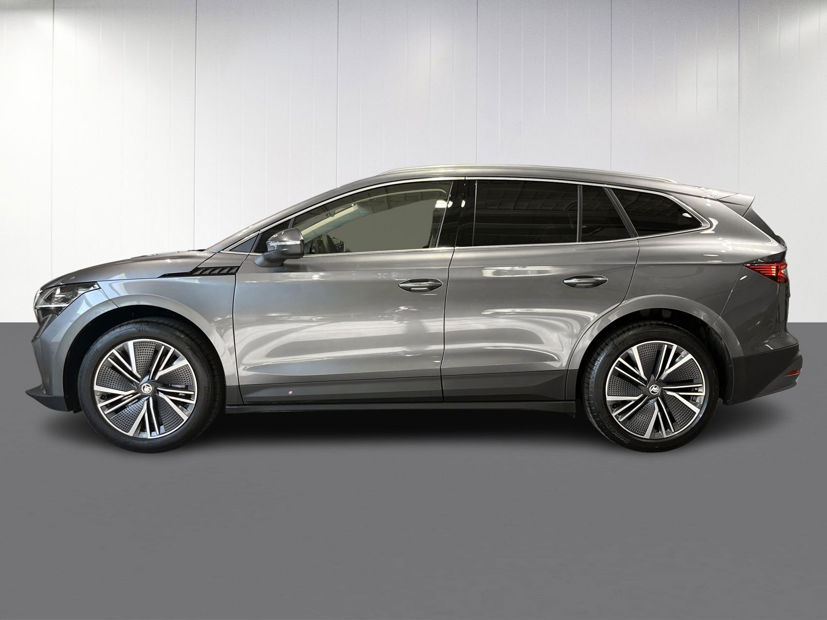 Grå Skoda Enyaq iV fra 2025