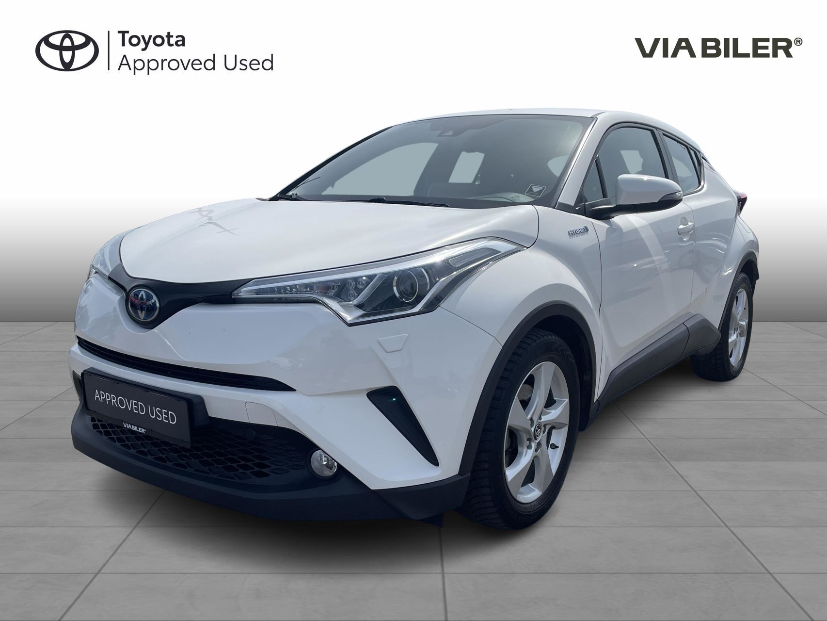 Hvid Toyota C-HR fra 2019 set udefra