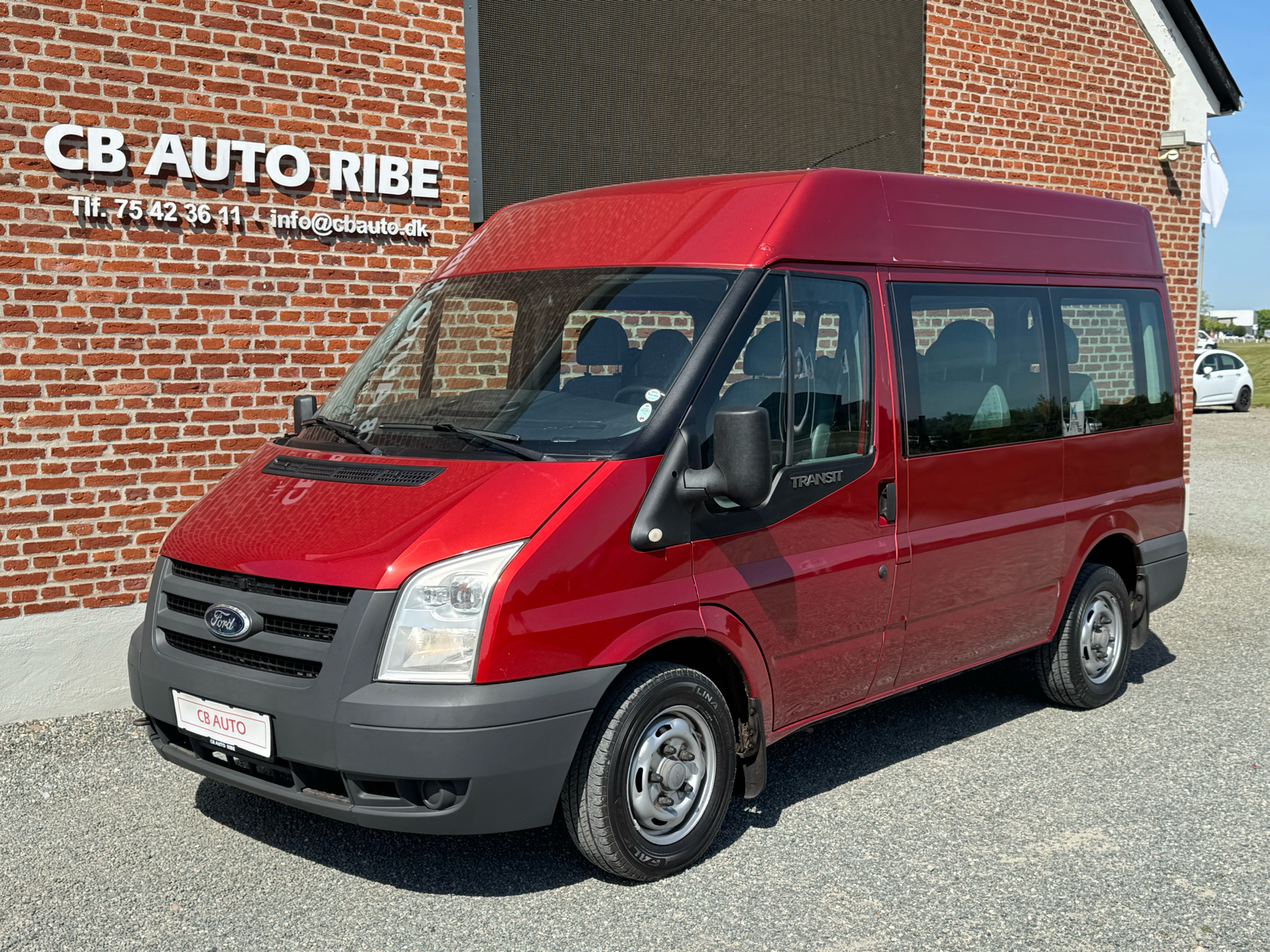 Rød Ford Transit fra 2010