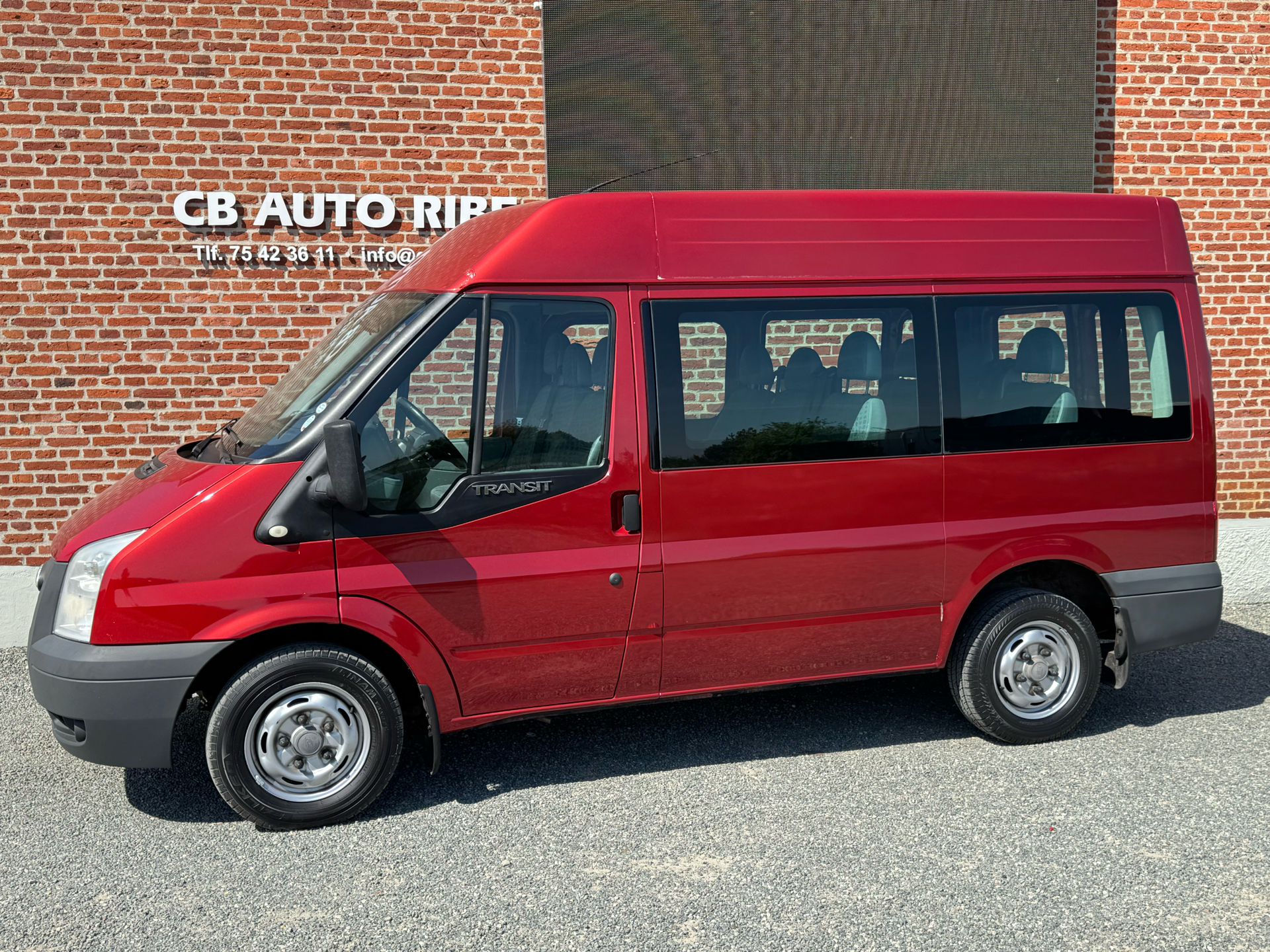 Rød Ford Transit fra 2010