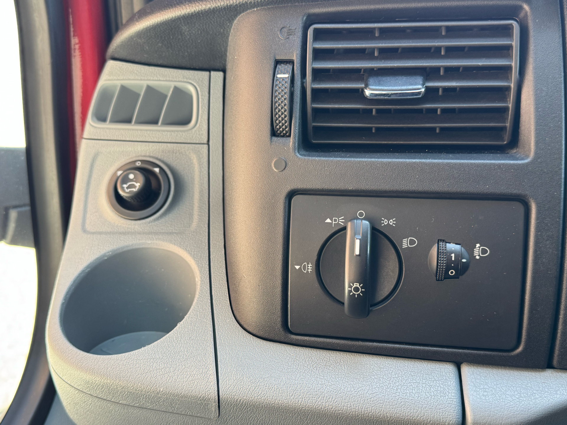 Rød Ford Transit fra 2010