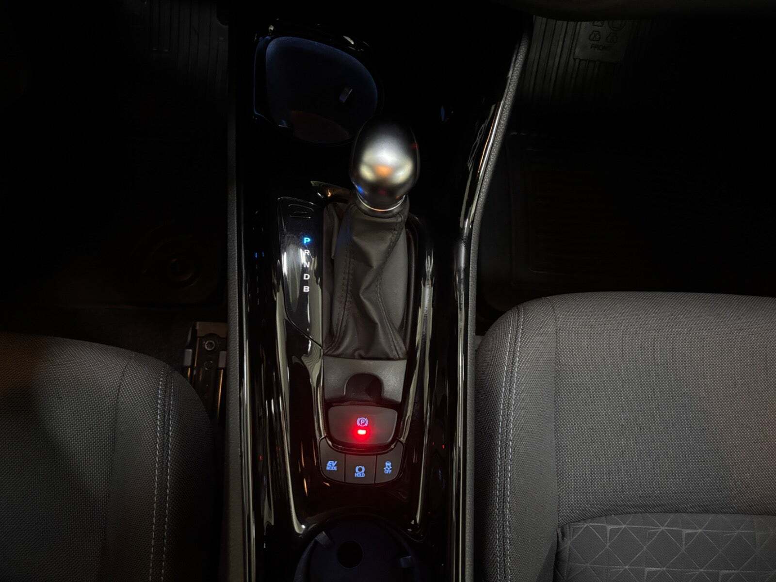 Hvid Toyota C-HR fra 2020