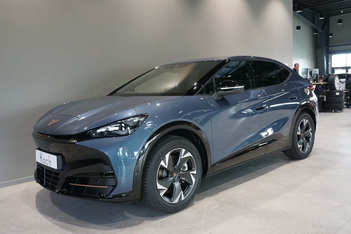 Blå Cupra Tavascan fra 2025