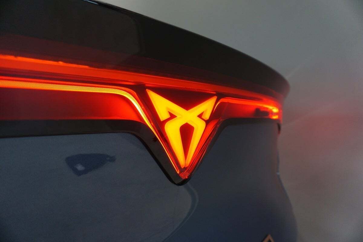 Blå Cupra Tavascan fra 2025