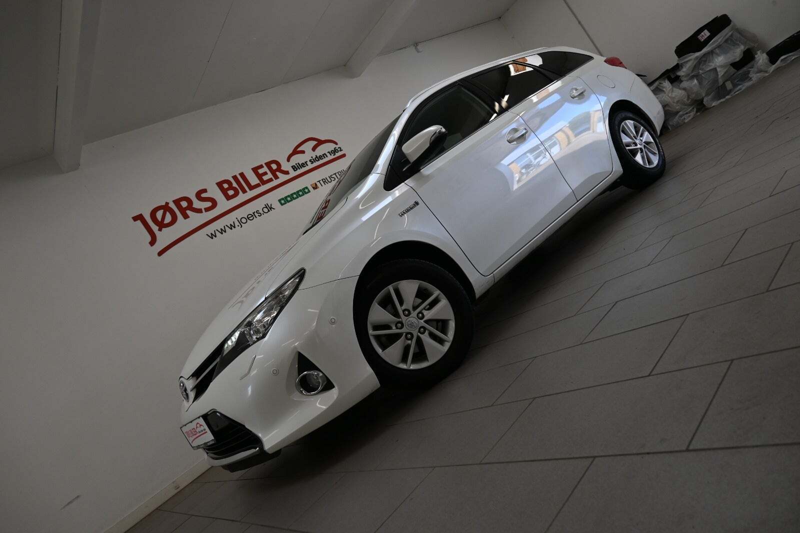 Hvid Toyota Auris fra 2013