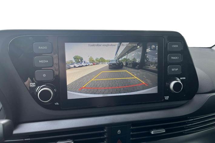 Hvid Hyundai i20 fra 2023