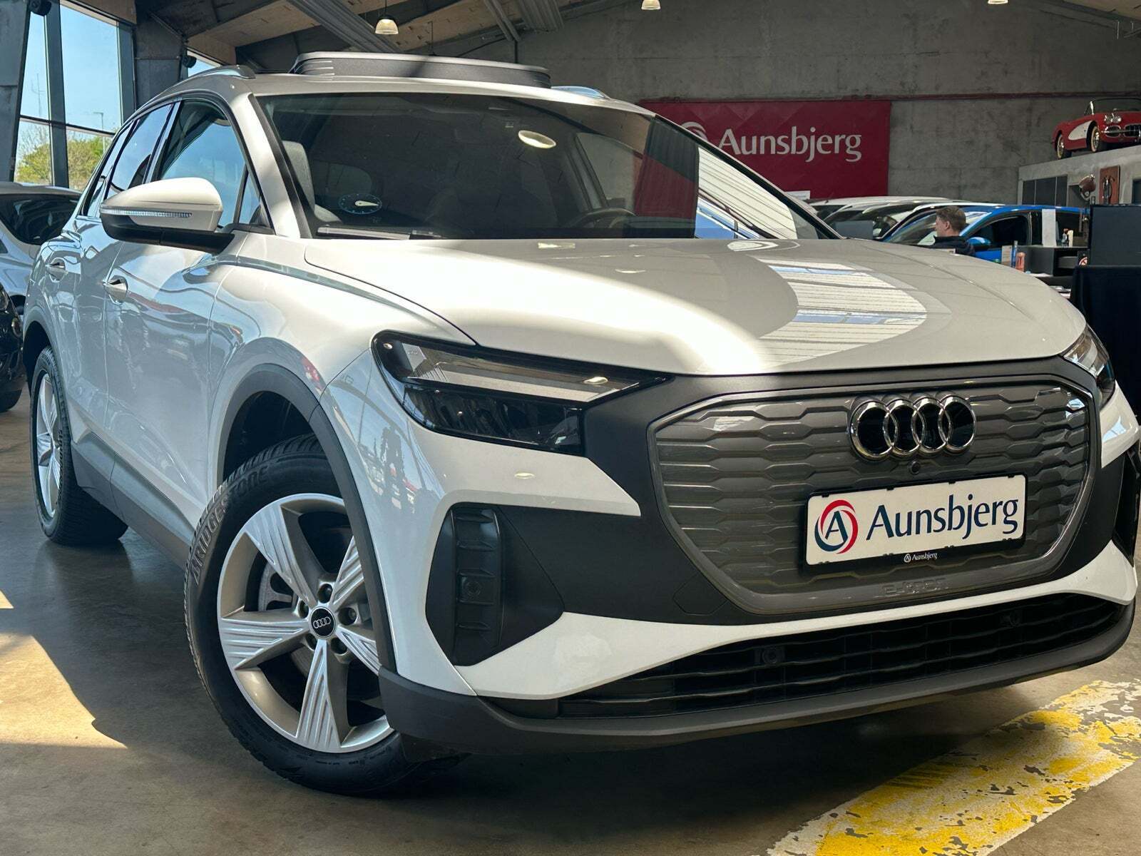 Hvid Audi Q4 e-tron fra 2023