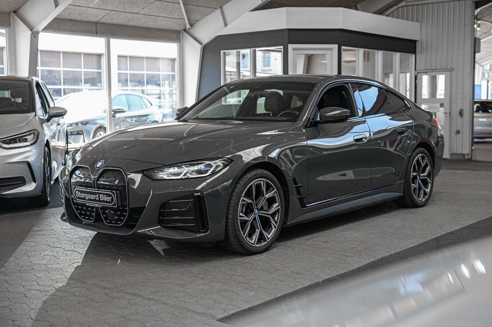 Grå BMW i4 fra 2022