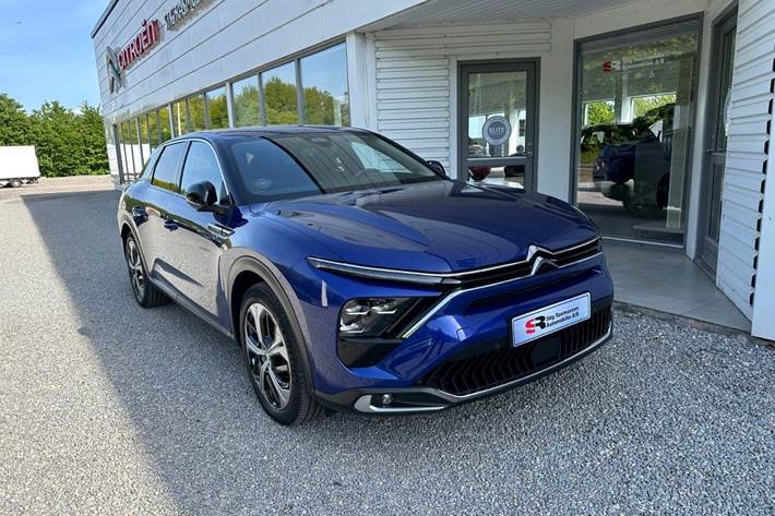 Blå Citroën C5 X fra 2022 set udefra