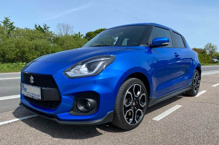 Blå Suzuki Swift fra 2022 set udefra