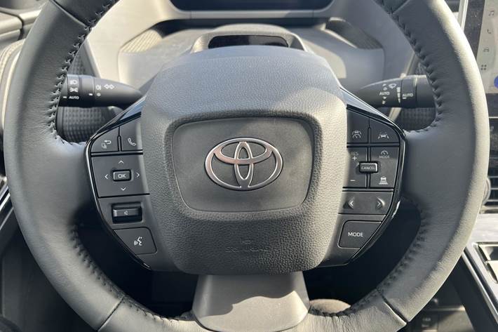 Grå Toyota BZ4X fra 2025