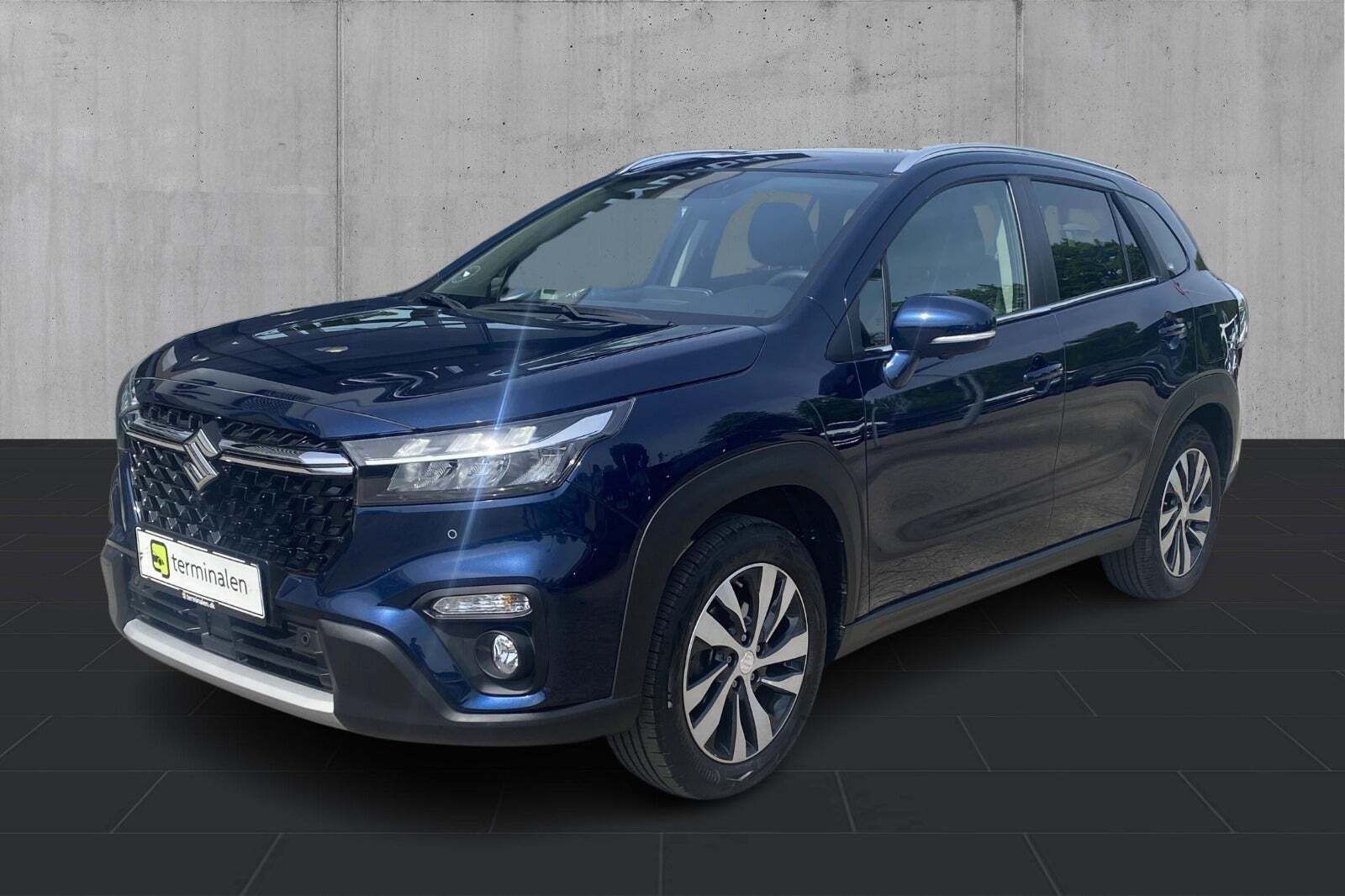 Blå Suzuki S-Cross fra 2022 set udefra