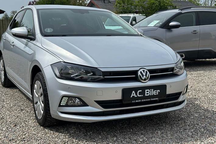 Sølv VW Polo fra 2019 set udefra