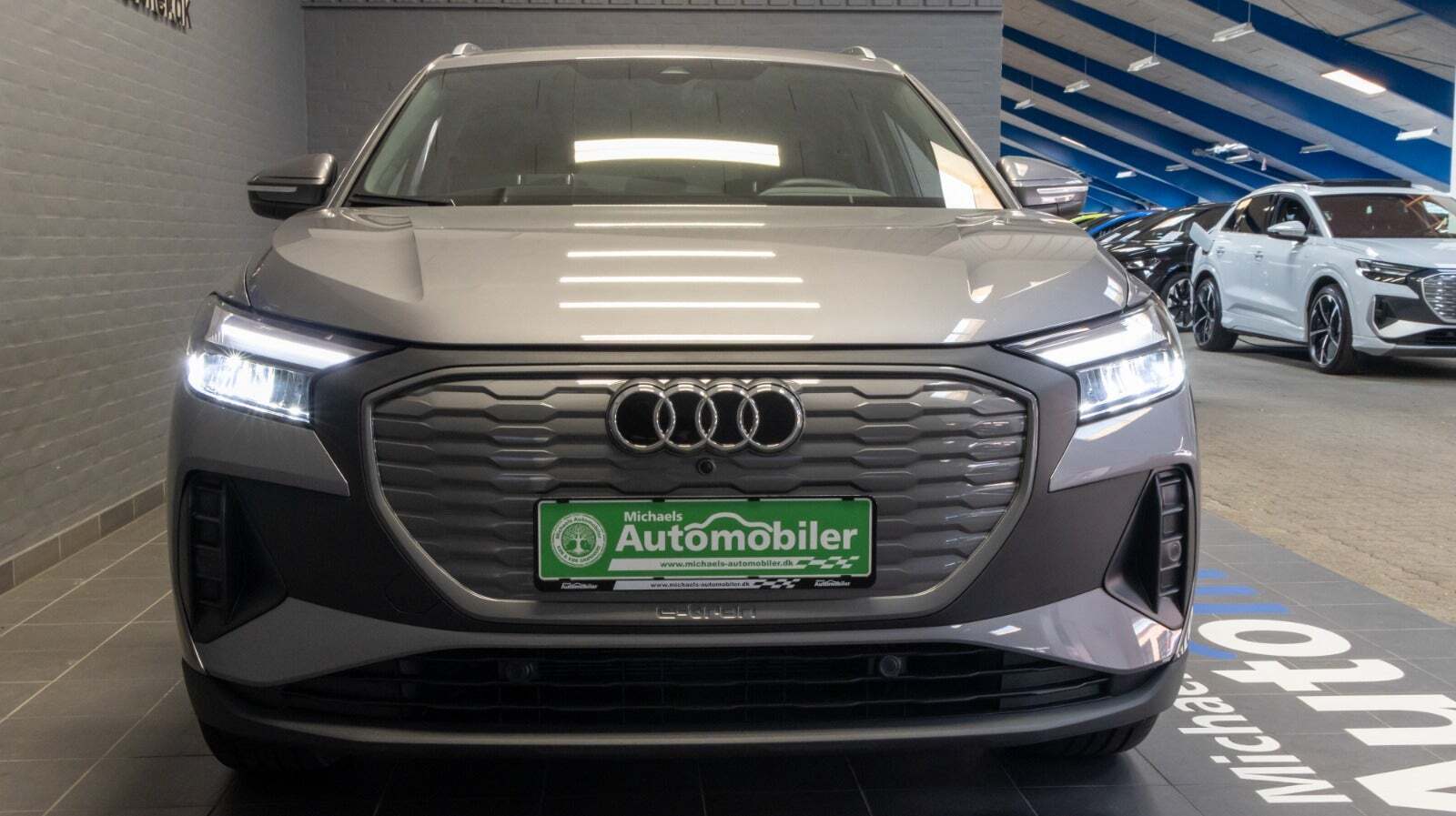 Grå Audi Q4 e-tron fra 2024