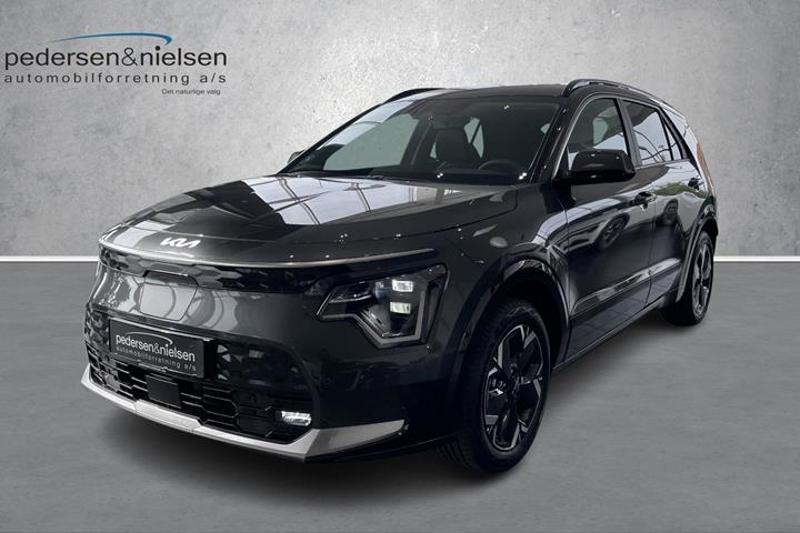 Grå Kia Niro EV fra 2025 set udefra