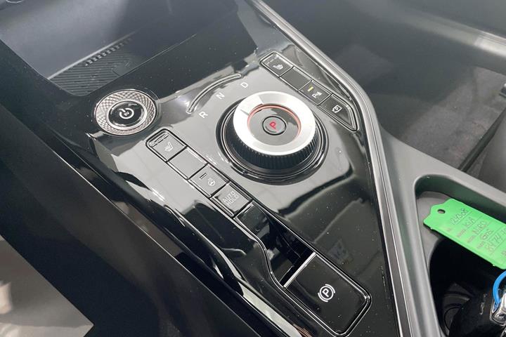 Grå Kia Niro EV fra 2025