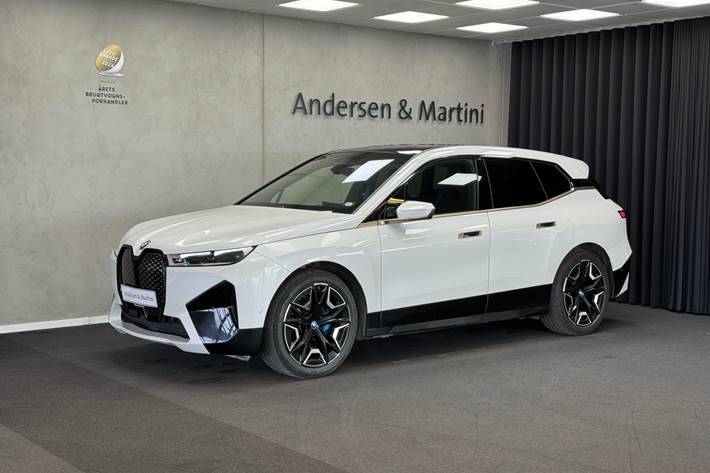 Hvid BMW iX fra 2021