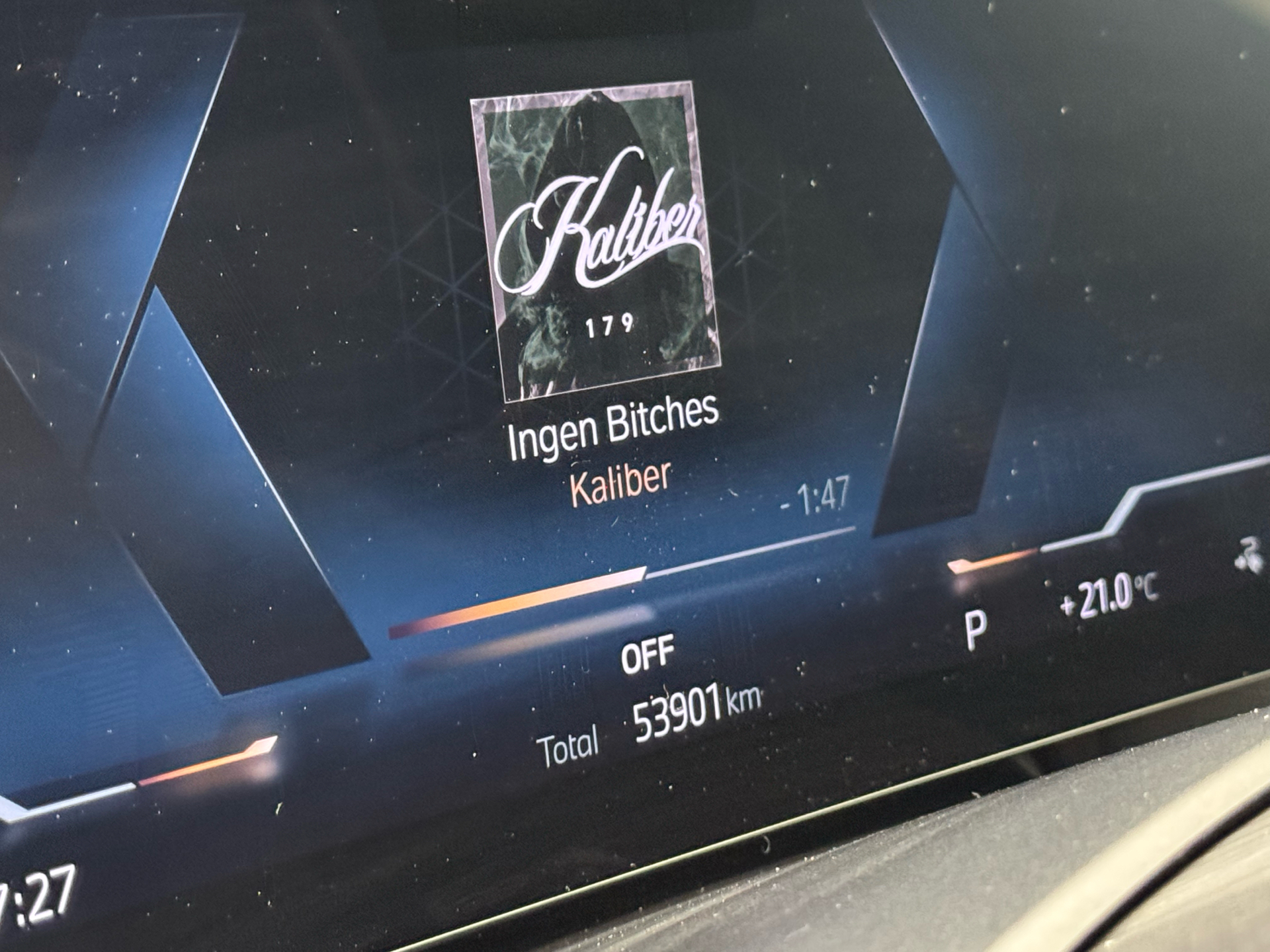 Hvid BMW iX fra 2021