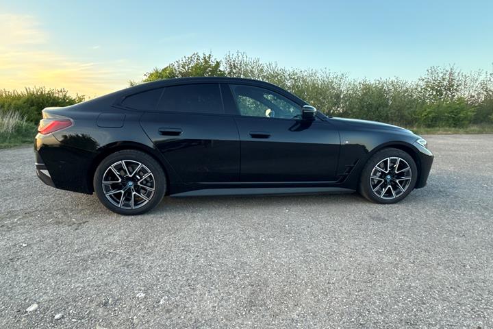 Sort BMW i4 fra 2023