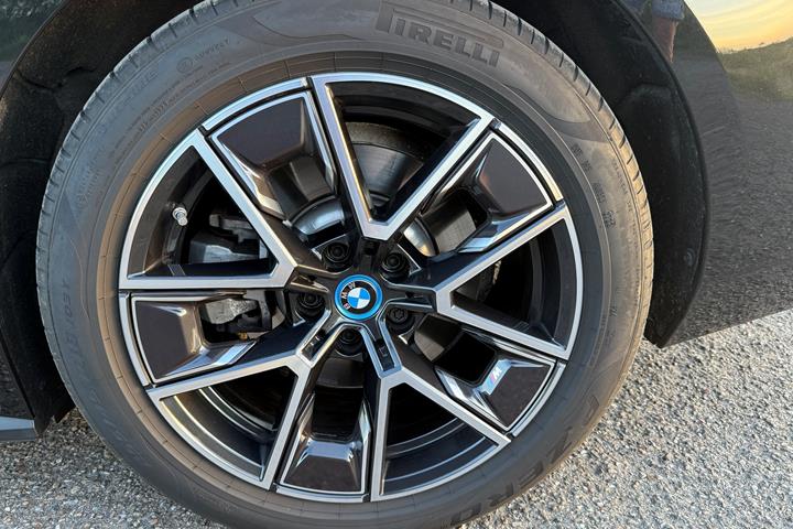 Sort BMW i4 fra 2023