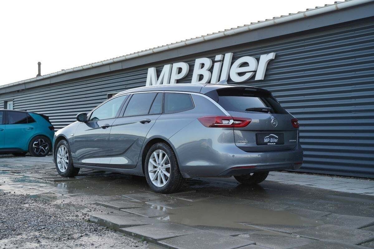Grå Opel Insignia fra 2018