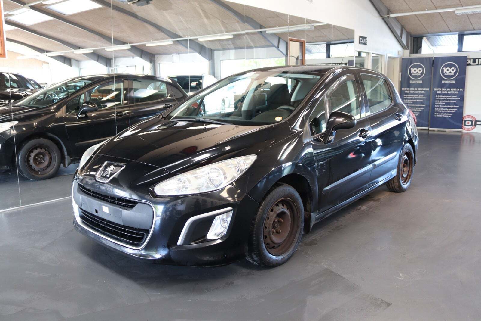 undefined Peugeot 308 fra 2011 set udefra