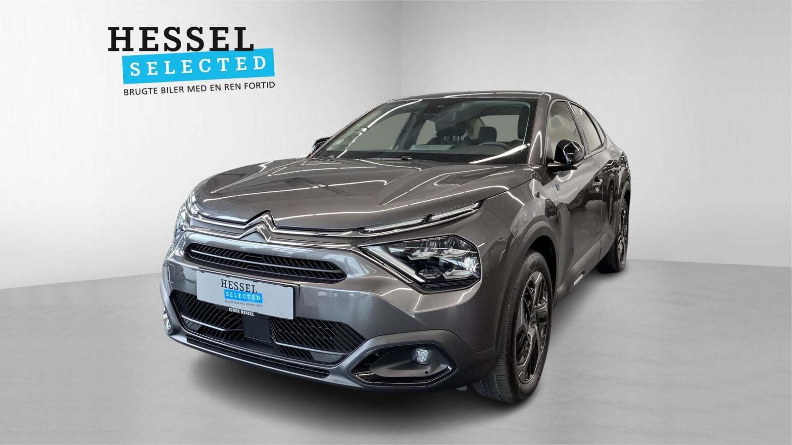 Grå Citroën ë-C4 X fra 2023 set udefra
