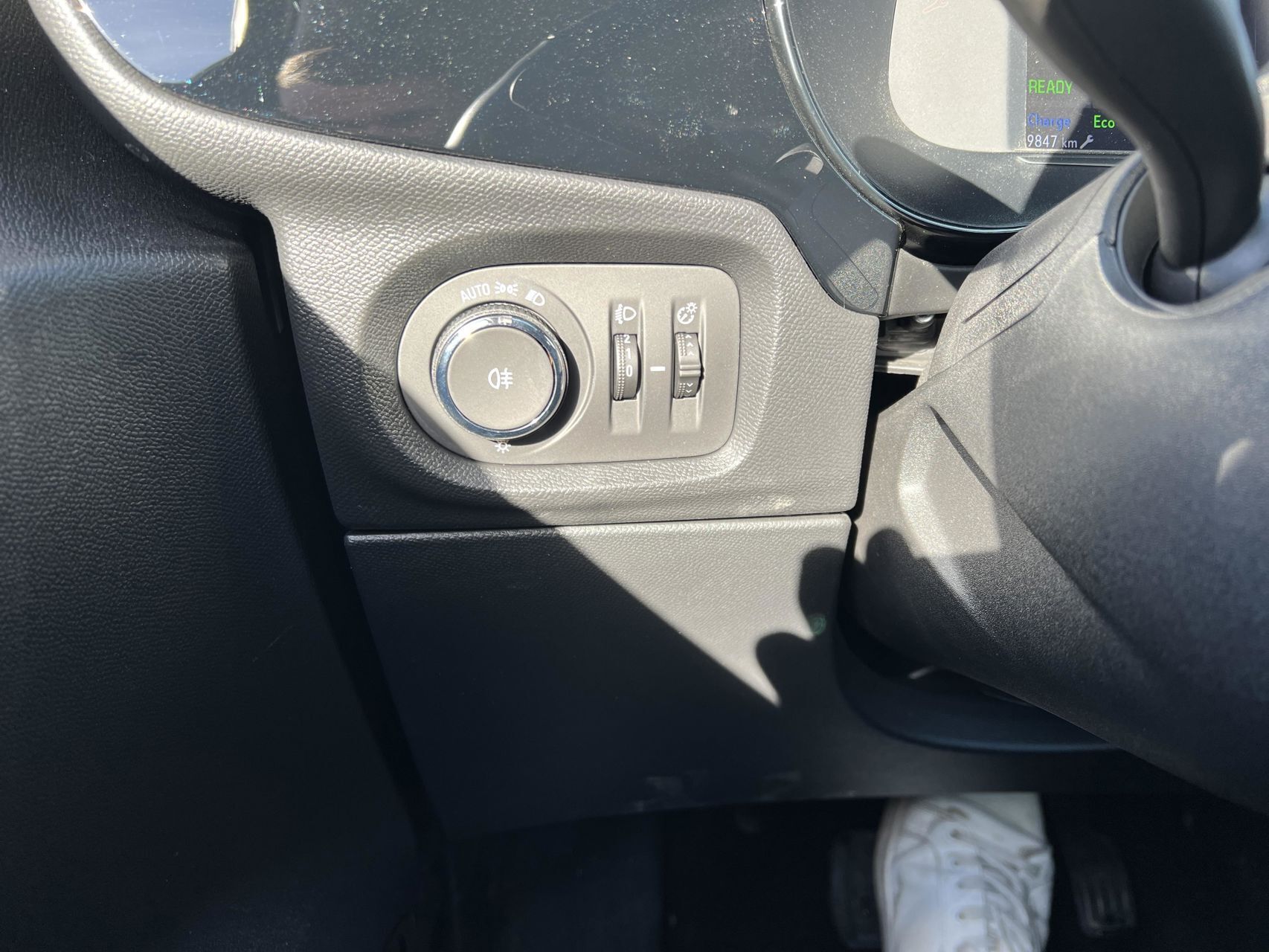 Grå Opel Corsa-e fra 2023