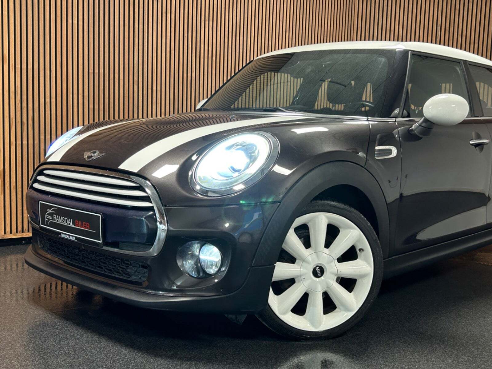 Brun Mini Cooper fra 2015