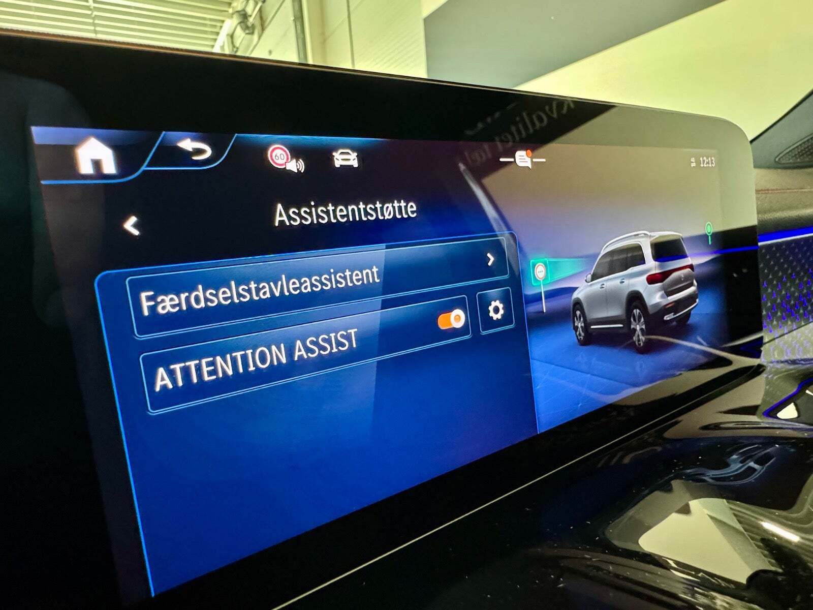 Grå Mercedes EQB250+ fra 2024