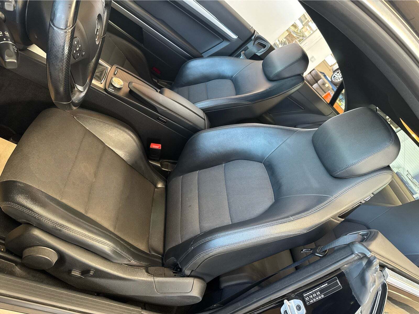 Sort Mercedes E200 fra 2010