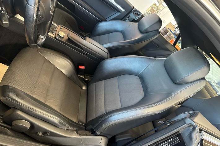 Sort Mercedes E200 fra 2010