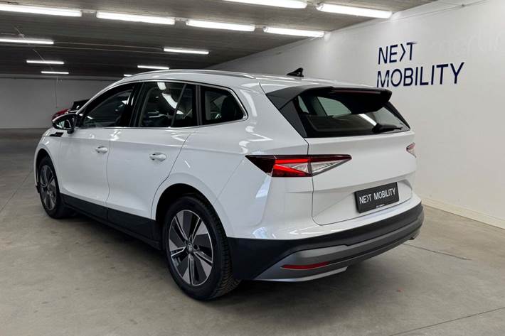 Hvid Skoda Enyaq fra 2023