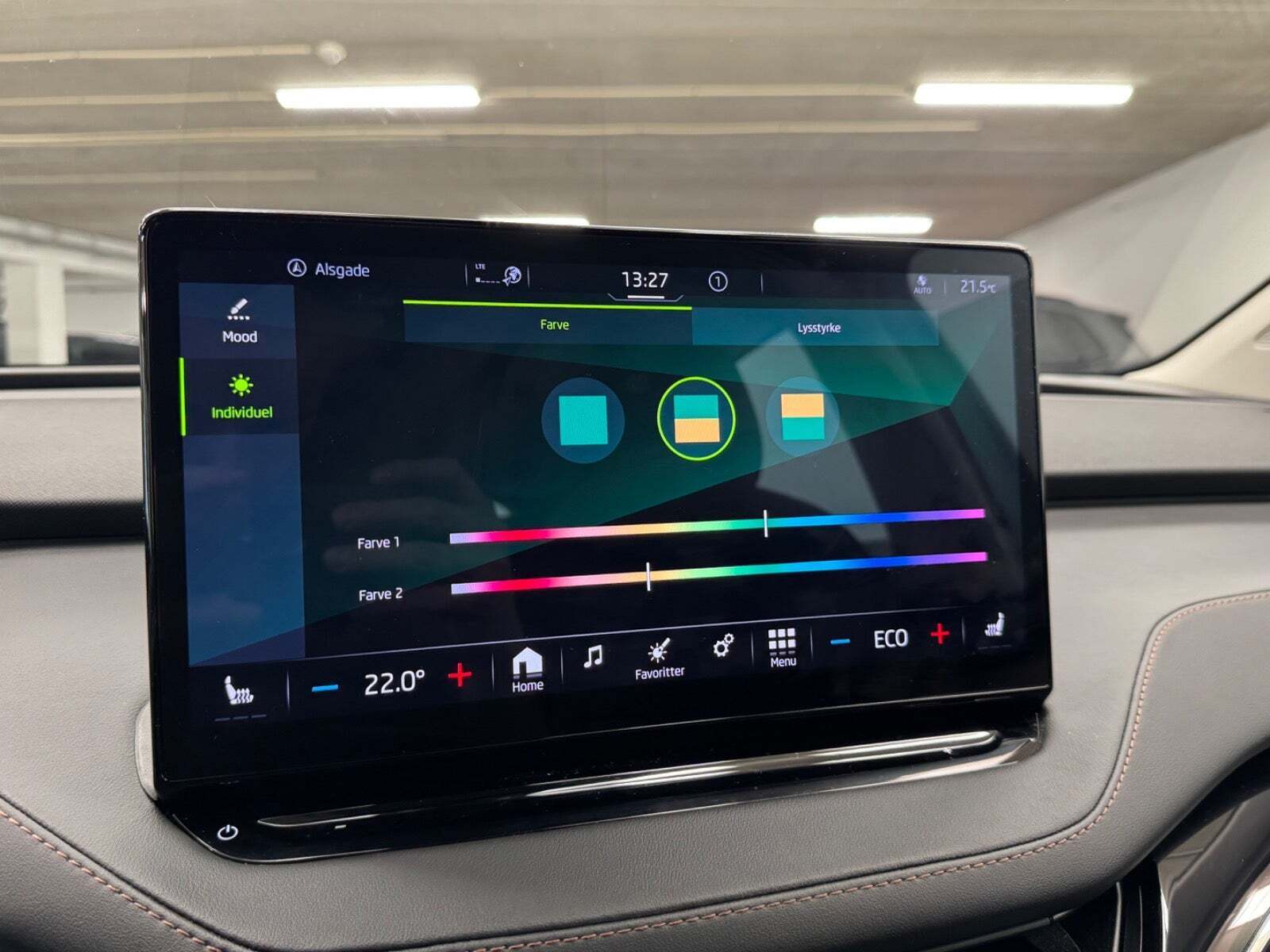 Hvid Skoda Enyaq fra 2023