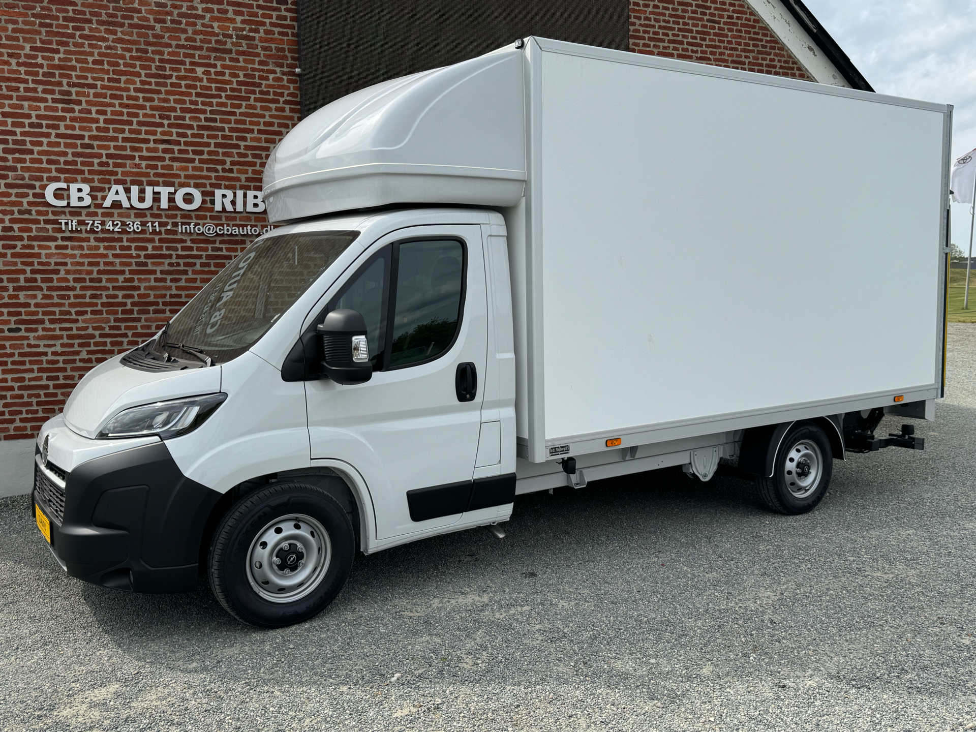 Hvid Opel Movano fra 2025