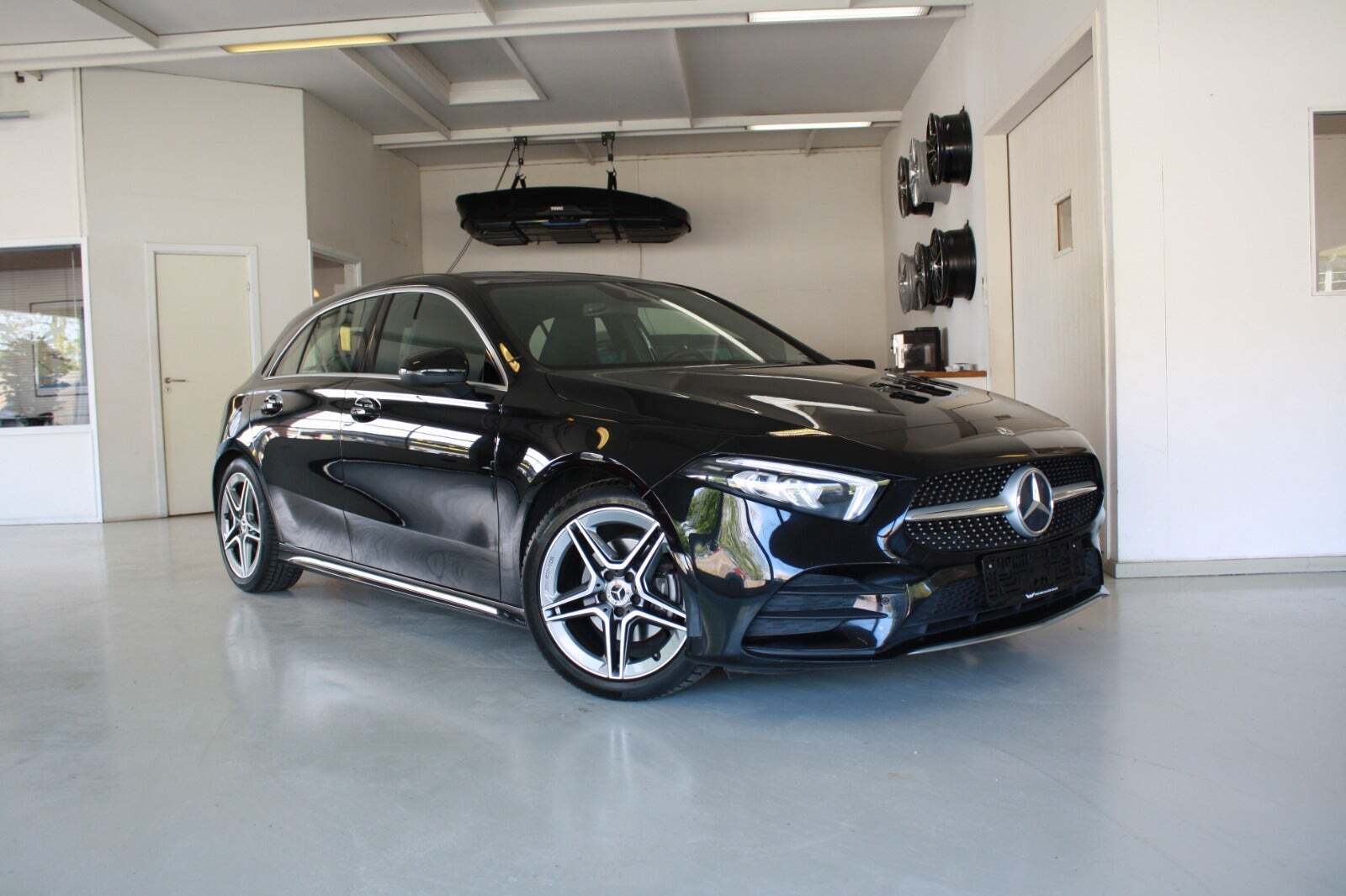 Grøn Mercedes A200 fra 2019 set udefra